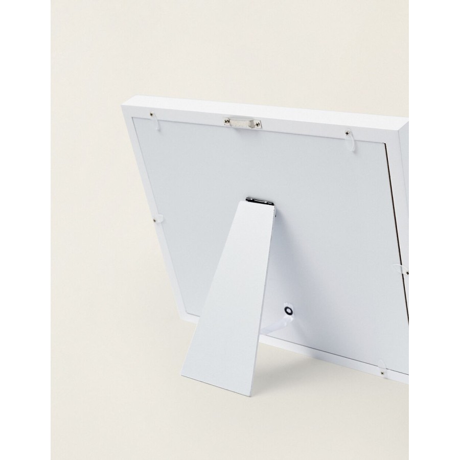 Pictures frame with 2 footprints